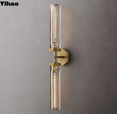 Tambahkan sentuhan kemewahan dengan lampu dinding dekoratif kuningan dan instalasi sekrup