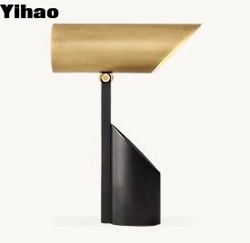 150 derajat berputar ke atas solid tabung kuningan lampu meja samping tempat tidur untuk ruang tamu